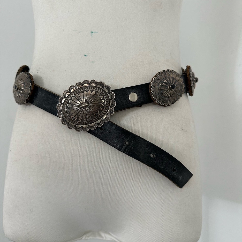 Vintage Native American Sterling Silver Onyx Conch Belt - Picture 6 of 9